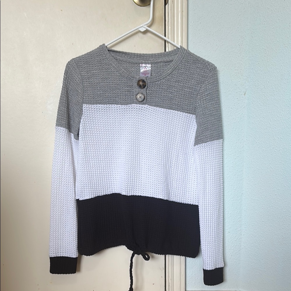 No Boundaries Gray and White Crew Neck Sweater with Knit Fabric